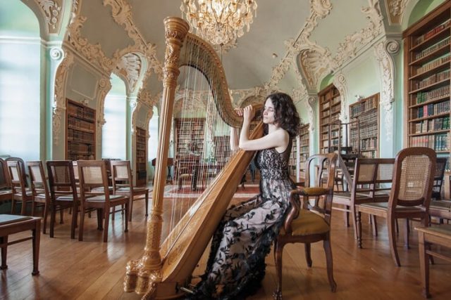 Negentiende-eeuwse romantiek op twee harpen door Oxana Thijssen